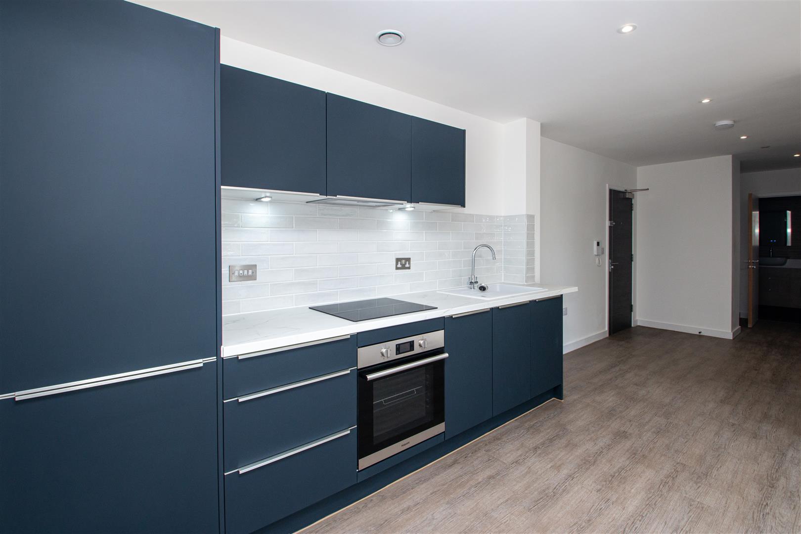 2 bed property in Silbury Boulevard, Milton Keynes